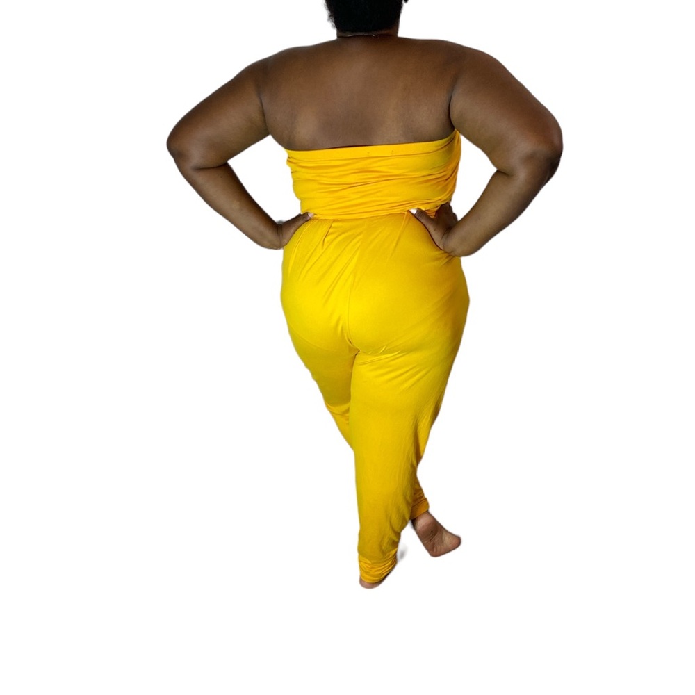 Plus Size Rouge Collection Halter Jumpsuit Romper 3X Yellow with pockets - Picture 2 of 7
